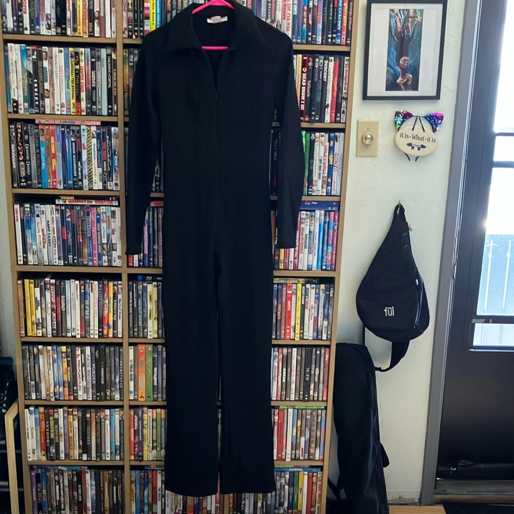 Chic Black Jumpsuit with Sleek Silhouette